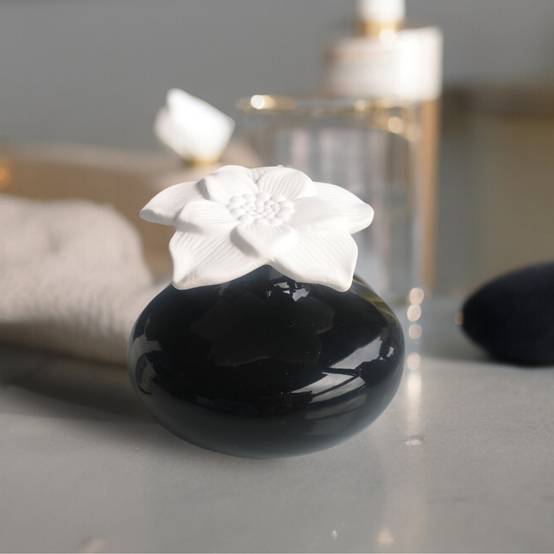 Diffuseur de Parfum par Capillarité Fleur Narcisse Noir - Diffuseur Naturel-Huile Essentielle et Senteurs Maison - Zen'Arôme - Image 3