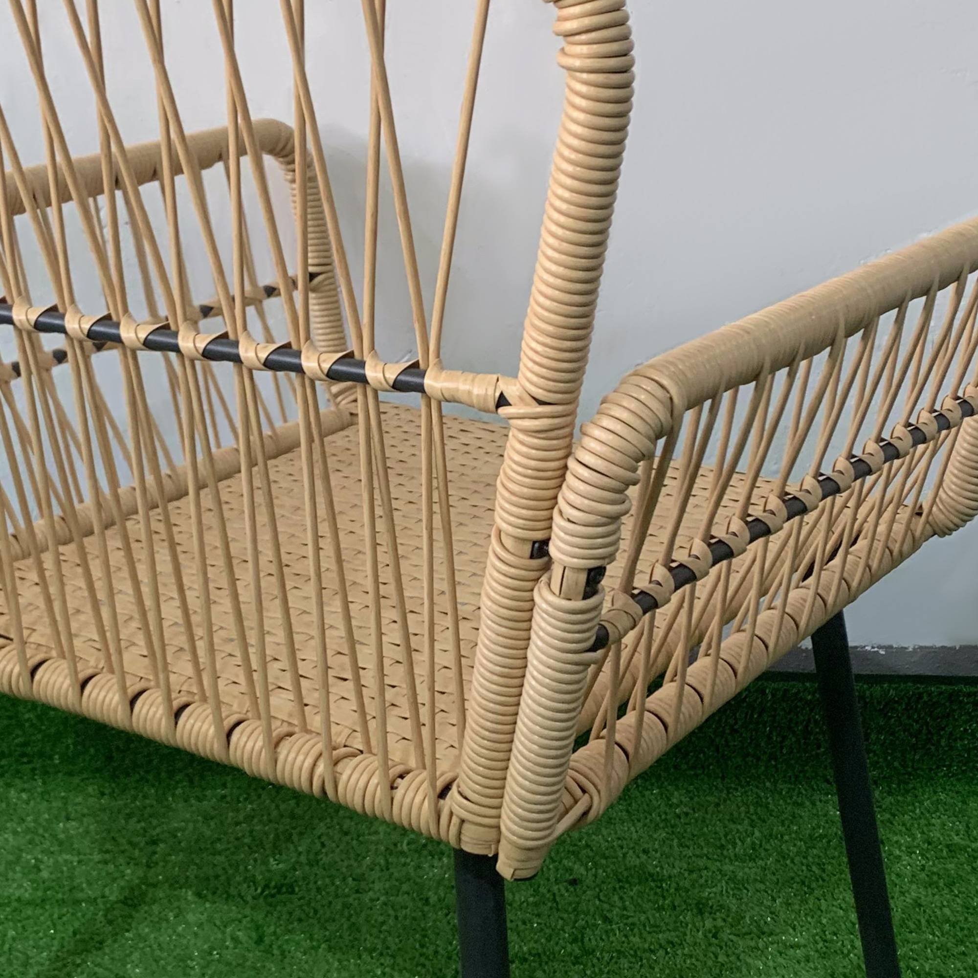 Salon de Jardin 4 Places en Résine Tressée avec Canapé Fauteuils et Table Basse Ronde - ComfortXL Outdoor Living - Image 9