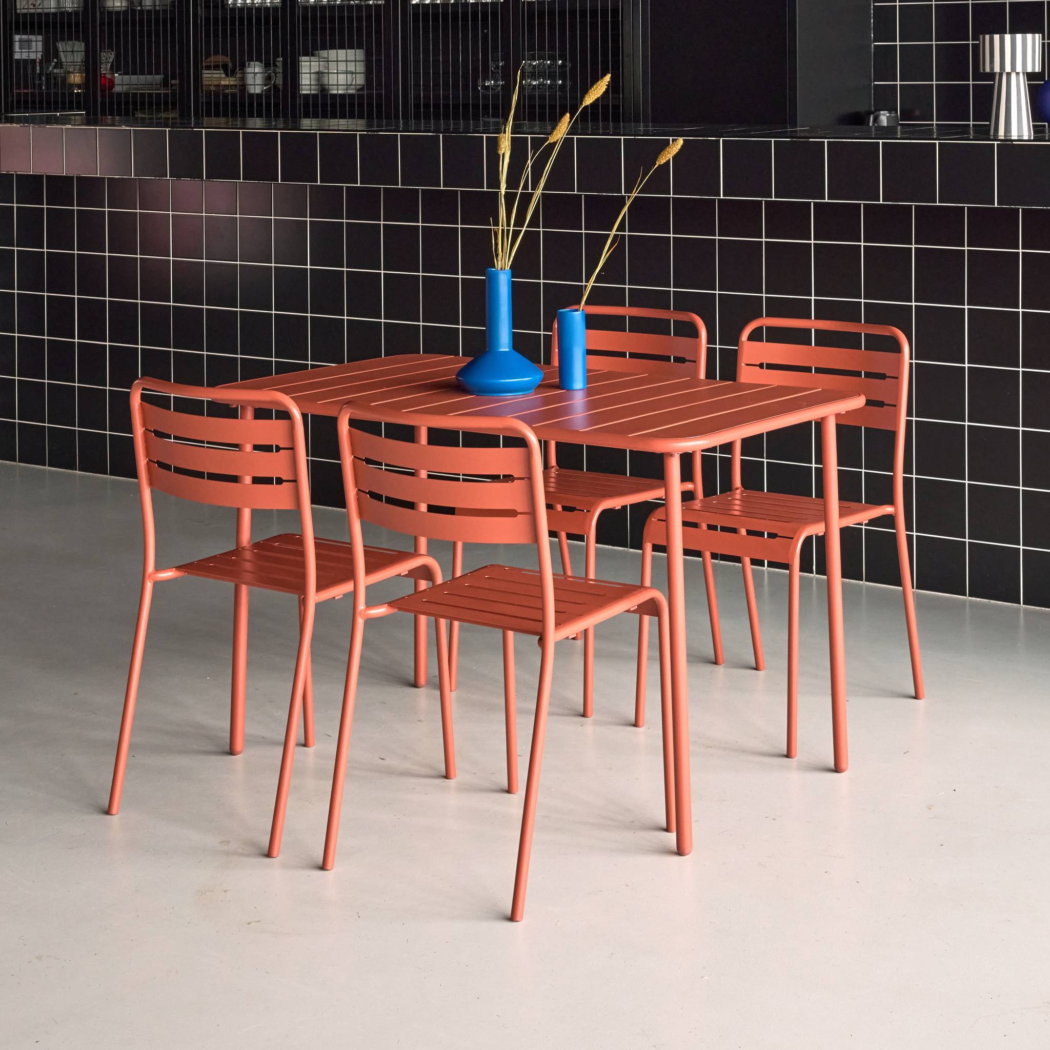 sweeek - Table de jardin métal + 4 assises terracotta en acier. Amelia. 120x70xH72.5cm (12.2kg) | sweeek - Image 4