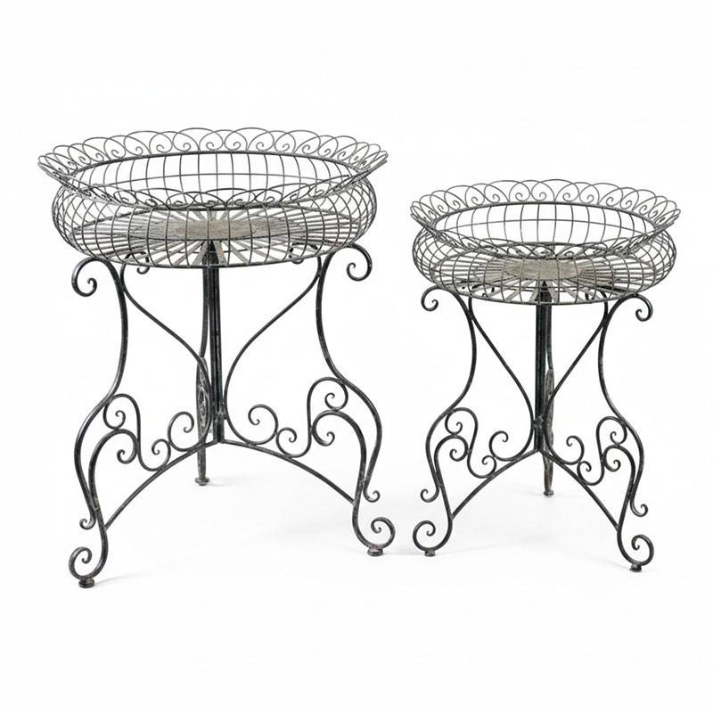 La Grande Prairie - Ensemble de 2 Supports Jardinières Rondes en Fer Gris 81x70x70cm - Image 1