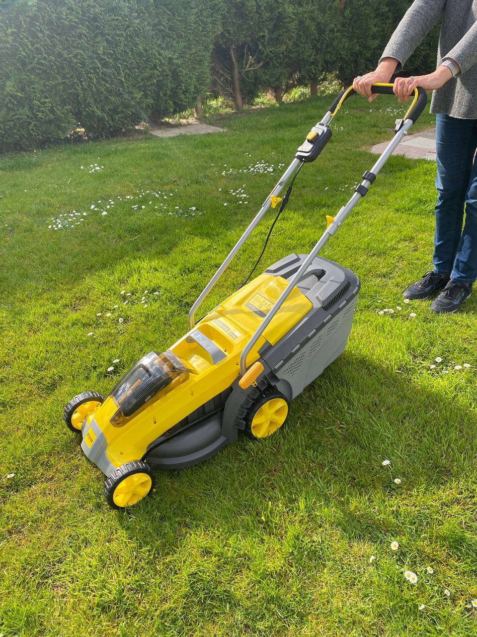 Tondeuse à batterie NEMURA 40V + Batterie 4Ah + Chargeur rapide - Coupe de 37cm - Mulching + Ramassage - Image 5