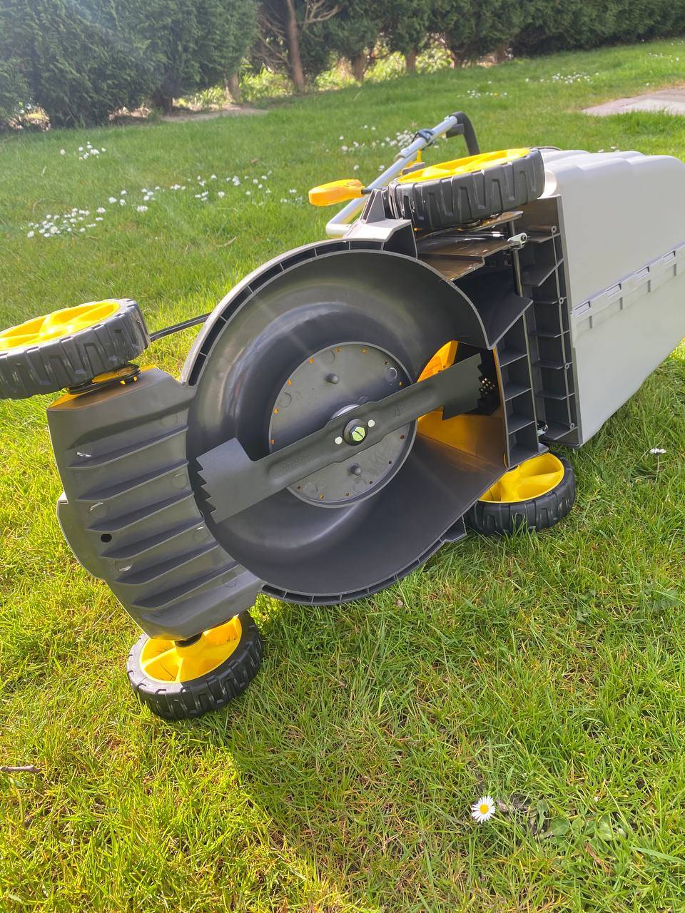 Tondeuse à batterie NEMURA 40V + Batterie 4Ah + Chargeur rapide - Coupe de 37cm - Mulching + Ramassage - Image 4