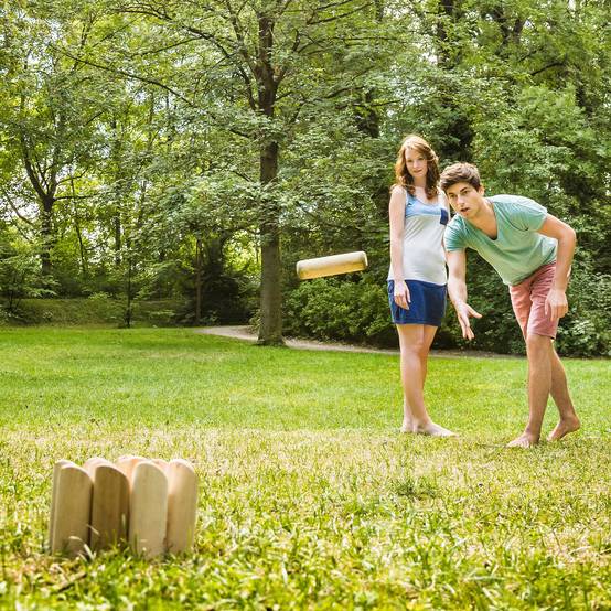 Jeu de bowling finlandais en bois avec 12 quilles, 1 queue et étui de transport pour adultes, style jardin naturel - Image 9