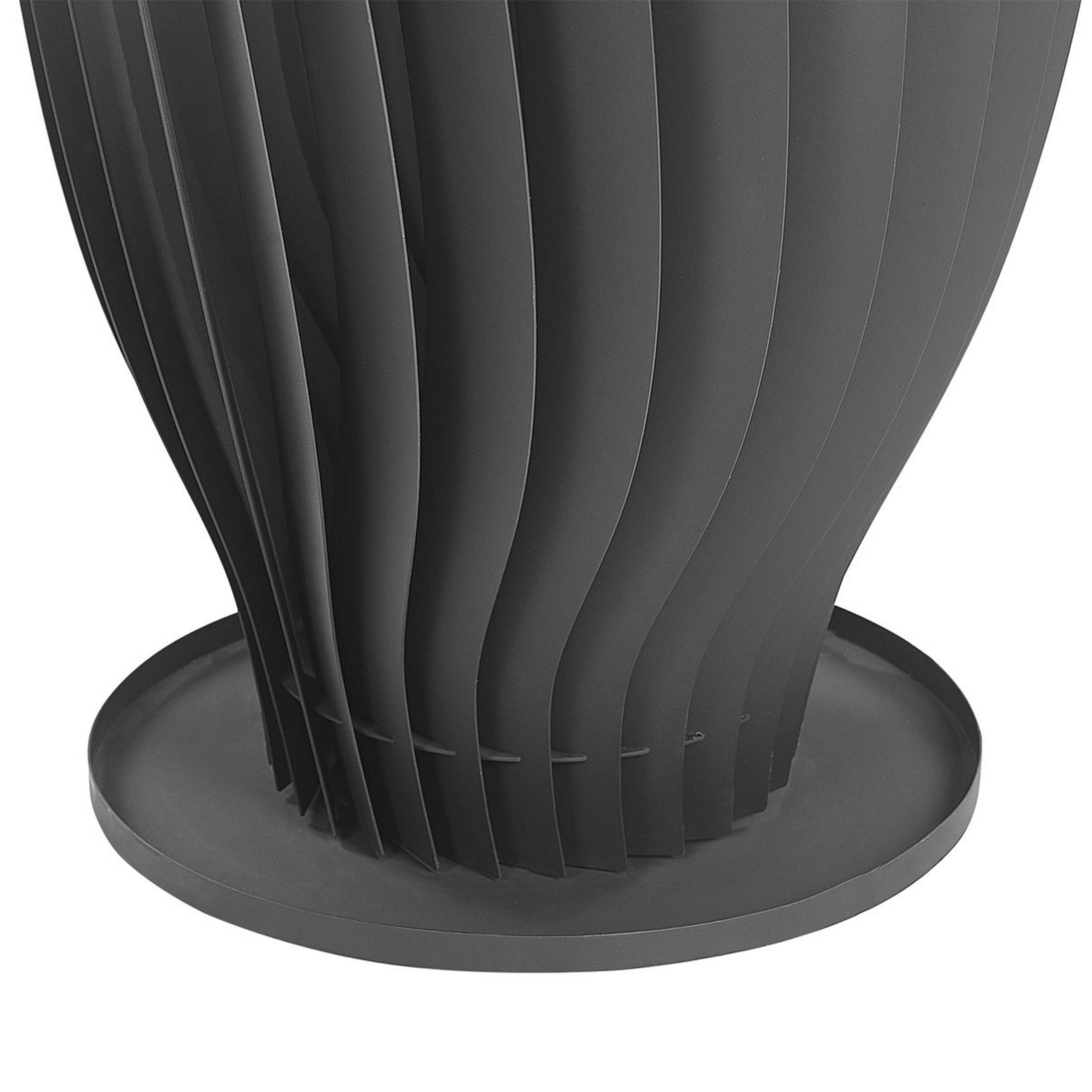 Beliani - Braséro Design au Charbon Chauffage Extérieur en Acier Noir Très Décoratif et Elégant Idéal pour Extérieurs Modernes et Industriels Beliani - Imagen 6