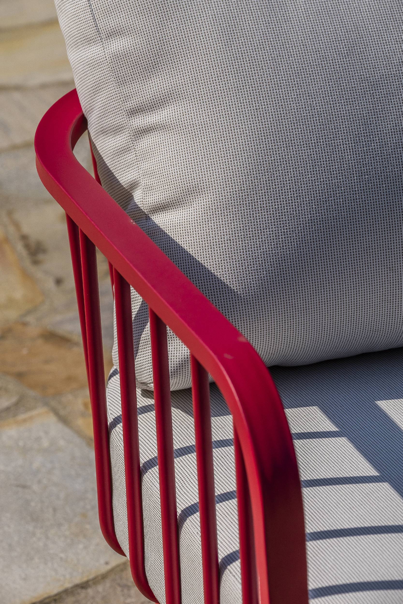 Salon de jardin 4 places en aluminium - Framboise - APOLLINE - Image 3