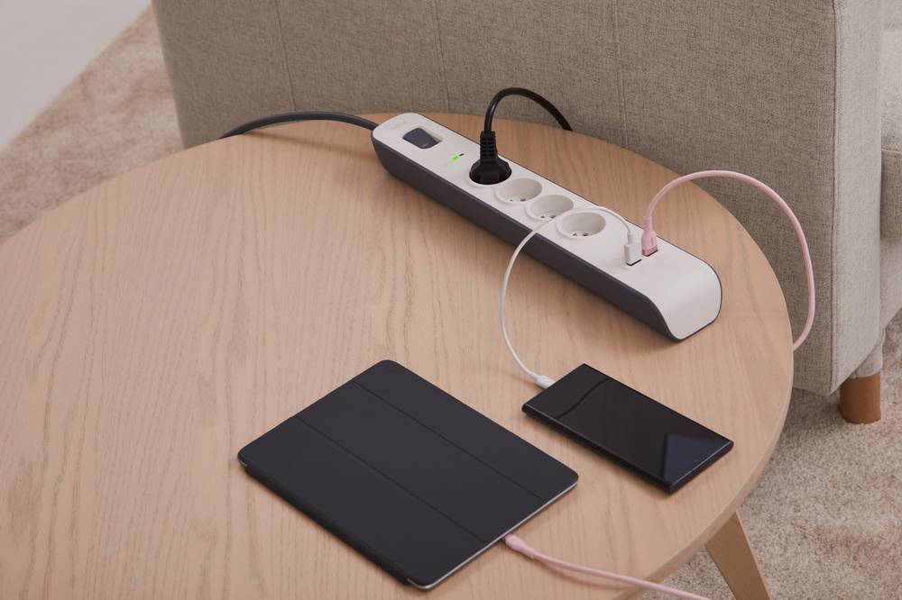Belkin - MULTIPRISE PARAFOUDRE 4 PRISES AVEC 2 PORTS USB INTÉGRÉS - Imagen 2