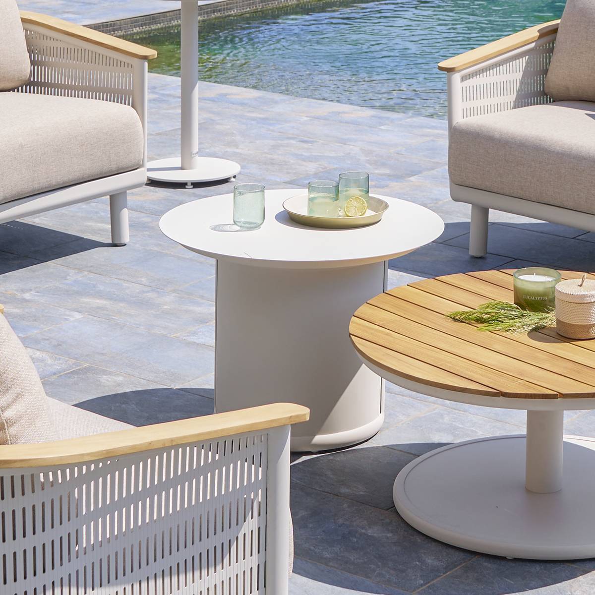 Hesperide - Table basse de jardin ronde "Olimio" avoine 68 x 50cm en aluminium  Hespéride - Image 1