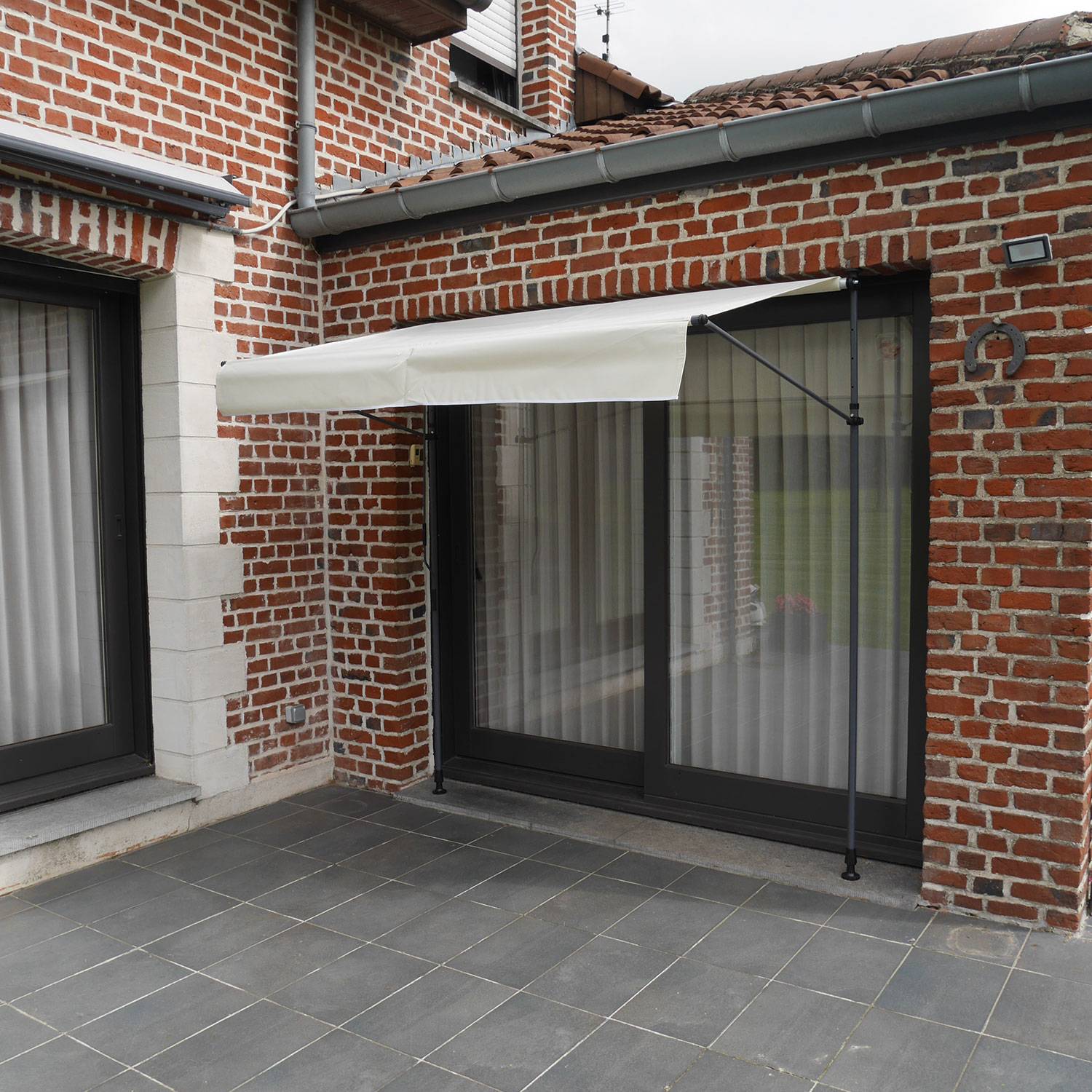 Store banne pour balcon CHENE 2 × 1,2m - Toile beige et structure grise - HAPPY GARDEN - Imagen 6