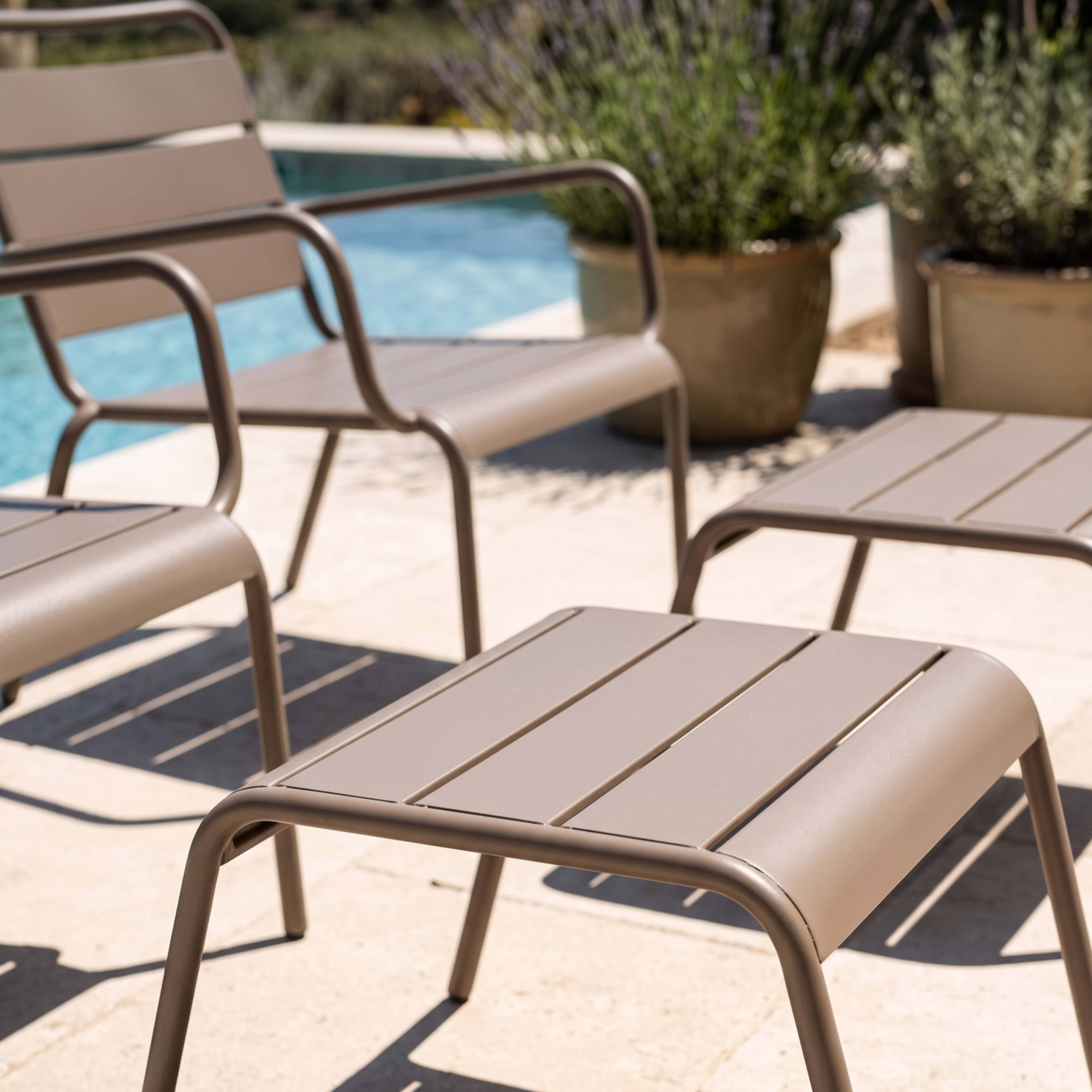 Oviala - Lot de 2 fauteuils relax avec repose-pieds en métal taupe Palavas - Oviala - Imagen 4