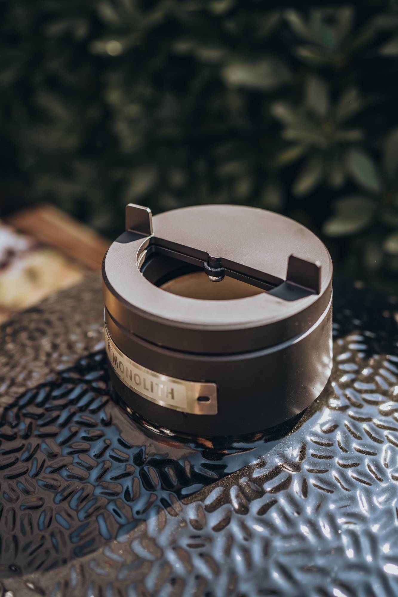 Monolith - Kamado Monolith CLASSIC Noir ProSerie 2.0 sans Chariot - Imagen 7
