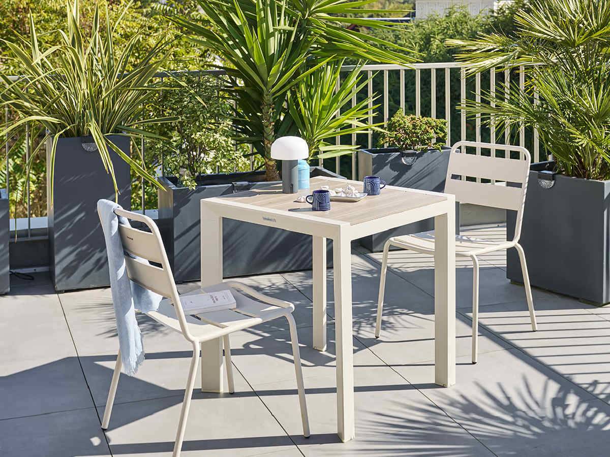 Hesperide - Table de jardin carrée alu Evasion 2 places effet bois Lin et argile + 2 fauteuils Piazza - Hespéride - Image 2