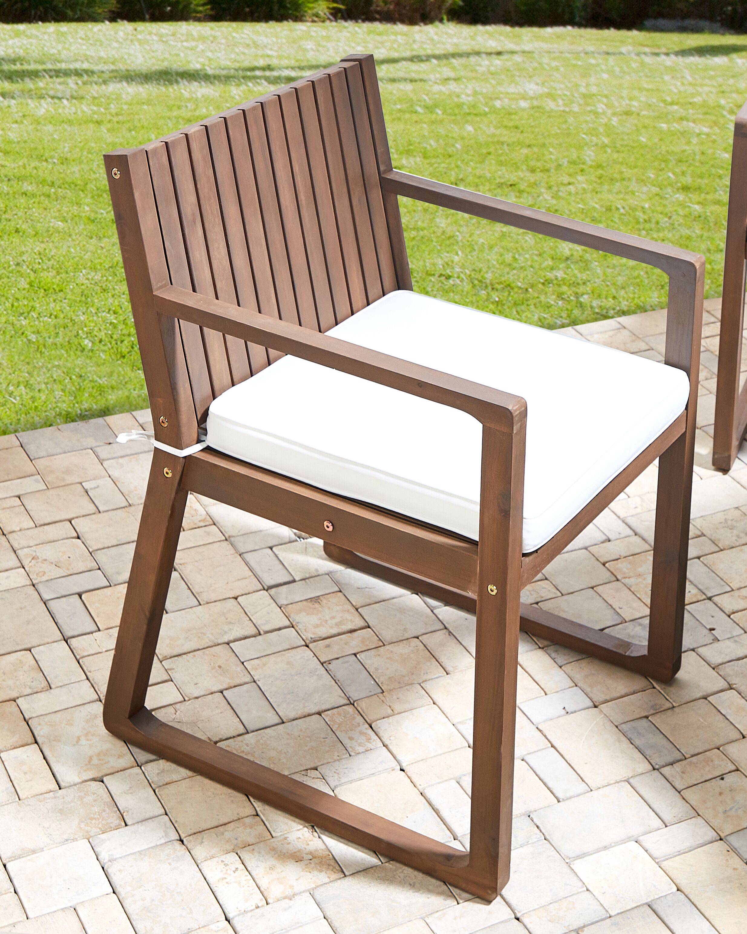 Beliani - Set 8 Chaises de Salle à Manger Extérieur en Bois d'Acacia Foncé avec Coussins Blanc Cassé Jardin Rustique - Imagen 2