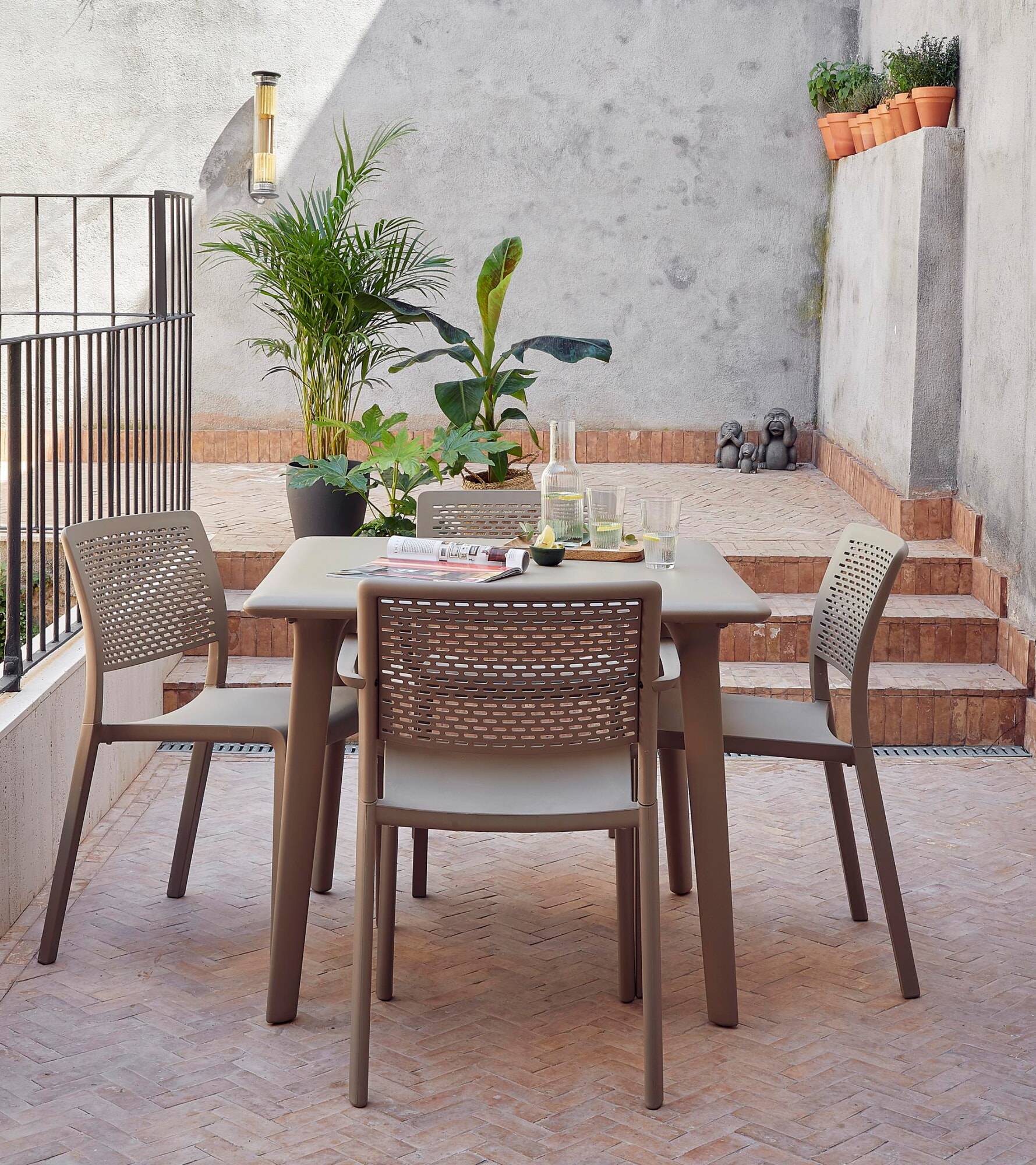 Table carrée extérieur 90x90 ivoire DESSA Resol - Image 4