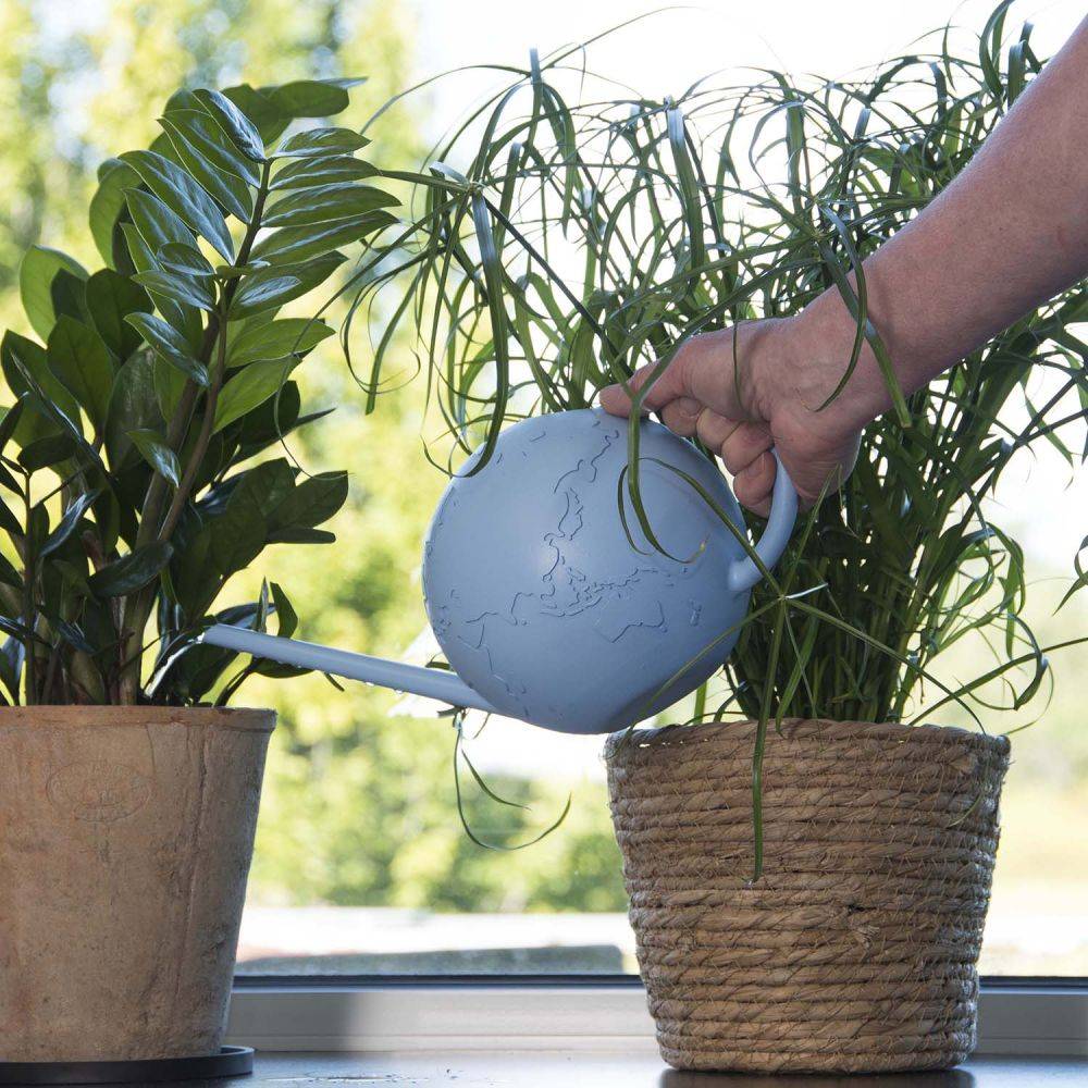 Esschert Design - Arrosoir en plastique recyclé Globe - Imagen 2