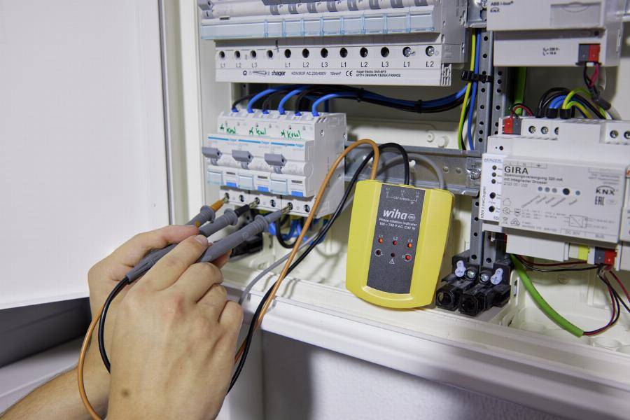 Testeur et indicateur de rotation de phase WIHA 100700 V AC Cat. IV - 45221 - Imagen 2