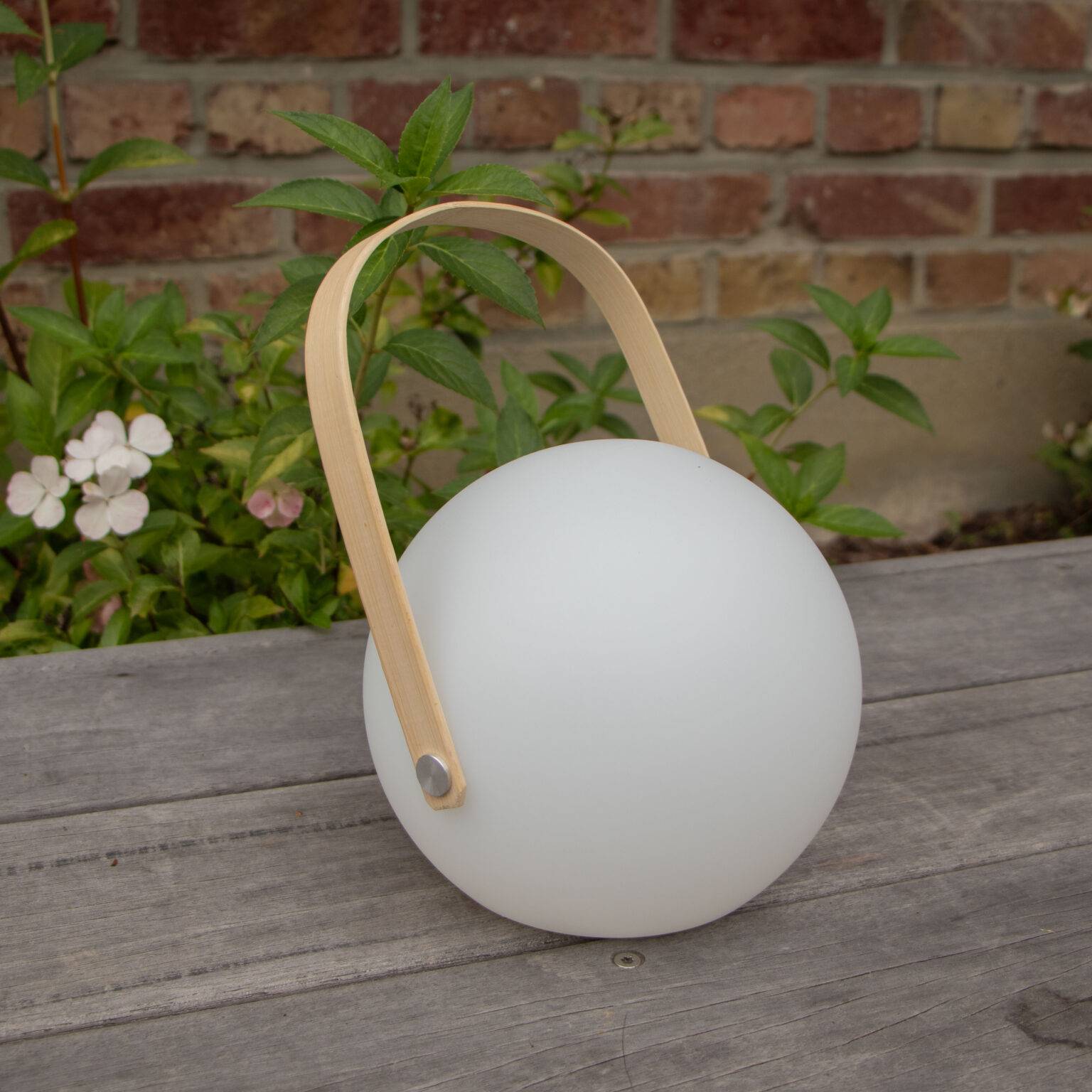 Wilsa Garden - Lampe LED extérieure sans fil ronde multicolore avec anse bambou ATOM - Imagen 3