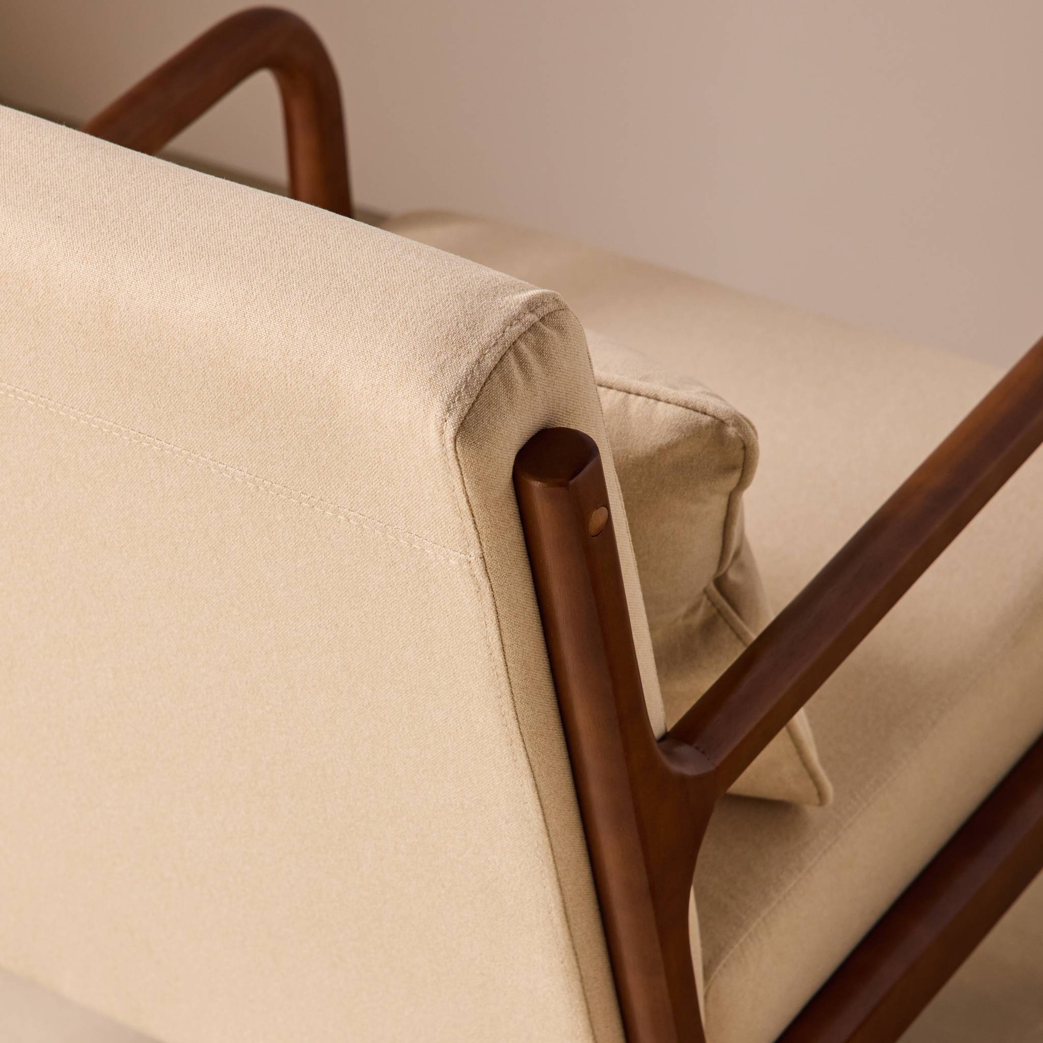 sweeek - Fauteuil tissu beige . pieds bois d'hévéa teinté noyer. 1 place droit fixe. pieds compas scandinave. structure en bois solide | sweeek - Image 6
