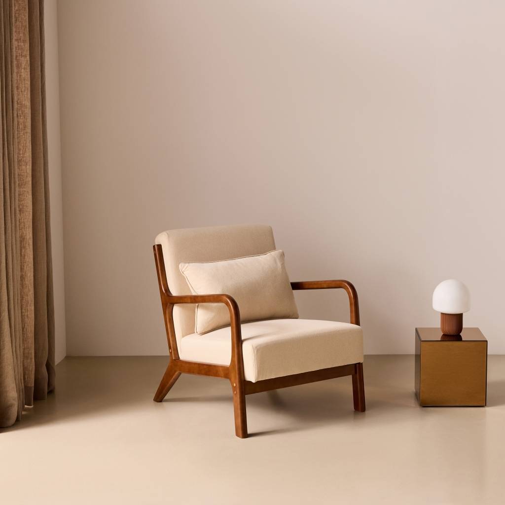 sweeek - Fauteuil tissu beige . pieds bois d'hévéa teinté noyer. 1 place droit fixe. pieds compas scandinave. structure en bois solide | sweeek