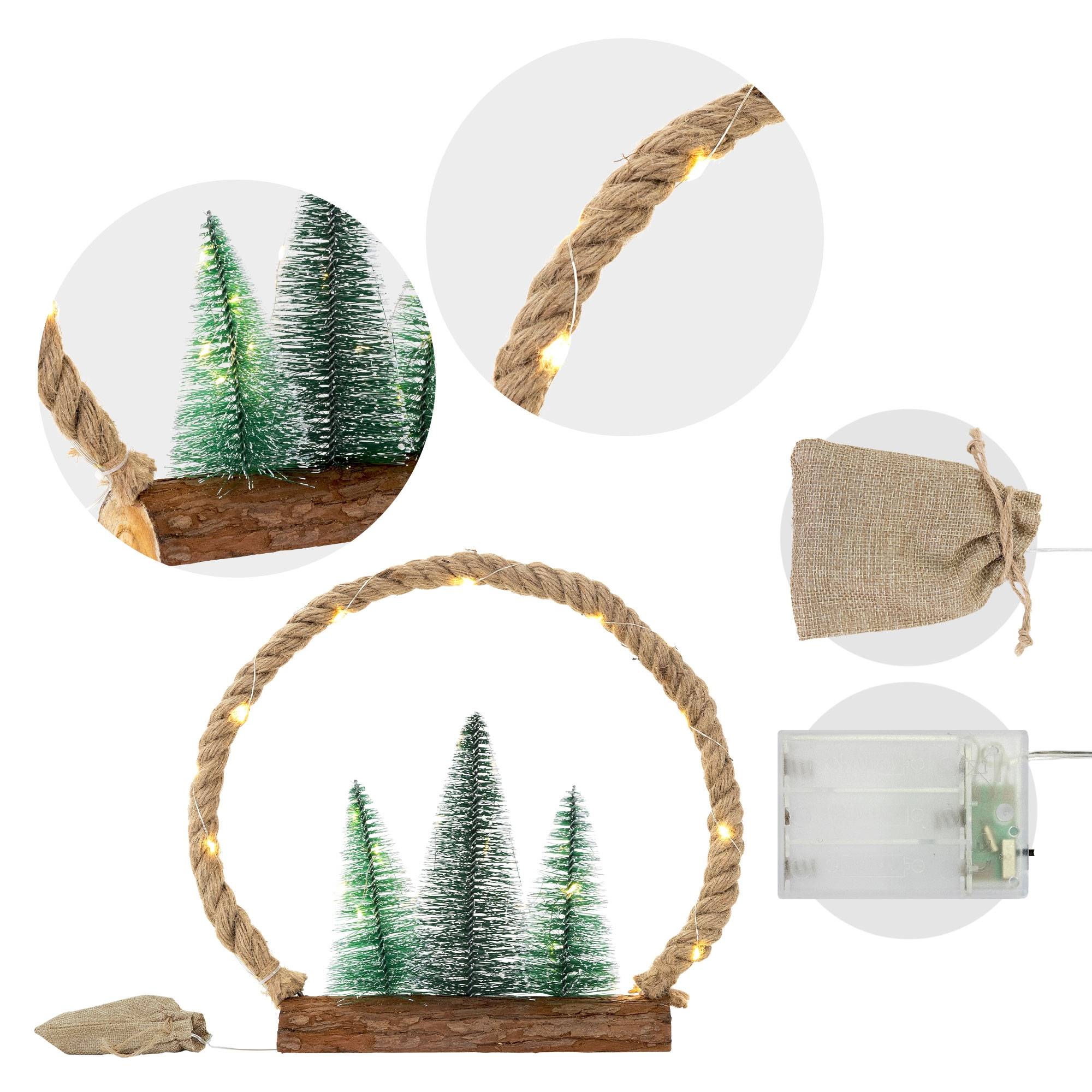 Ecd-Germany - Décoration lumineuse couronne en jute corde 34x30x7,5 cm 30 LEDs lumière blanche chaude à piles minuterie avec sapins et sac déco d'intérieur Noël - Image 4