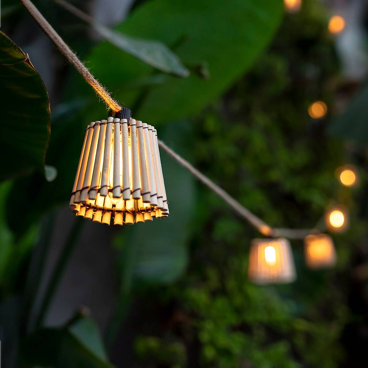 Guirlande lumineuse d'intérieur et d'extérieur. 10 ampoules LED à lumière chaude avec charge solaire et batterie rechargeable. OKINAWA - Imagen 4