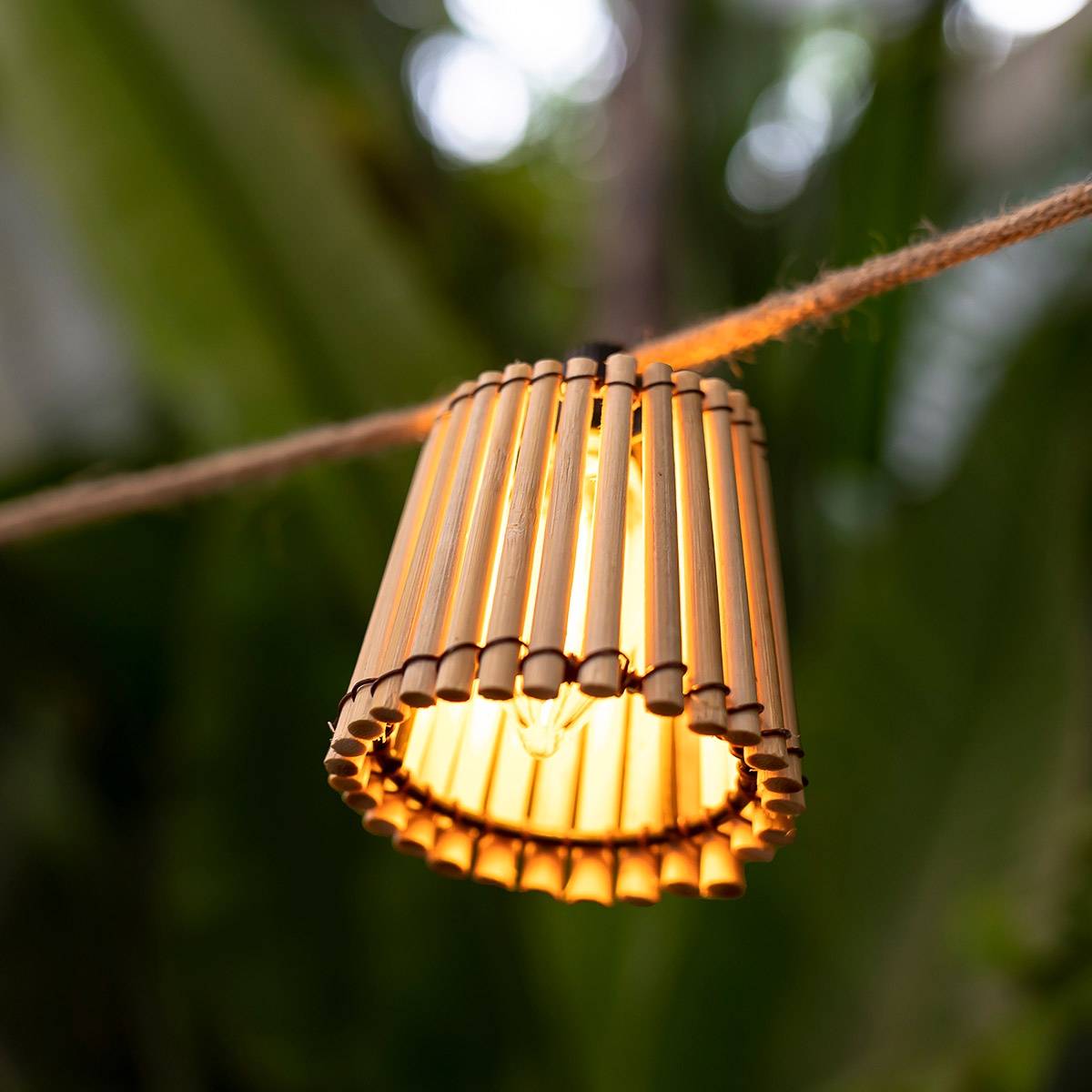 Guirlande lumineuse d'intérieur et d'extérieur. 10 ampoules LED à lumière chaude avec charge solaire et batterie rechargeable. OKINAWA - Imagen 3