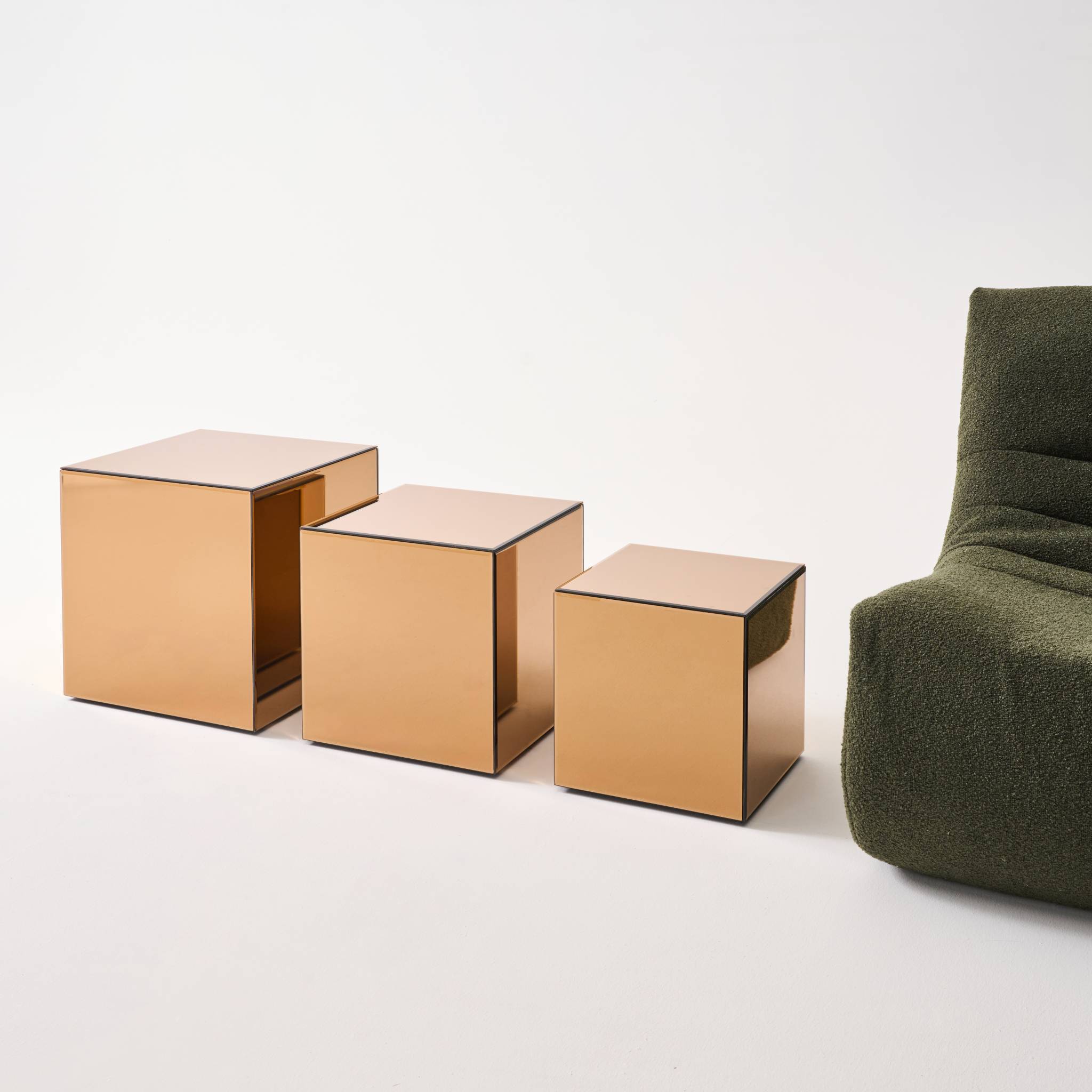 Table cubique miroir ambre. bout de canapé. table d'appoint cube miroir ...