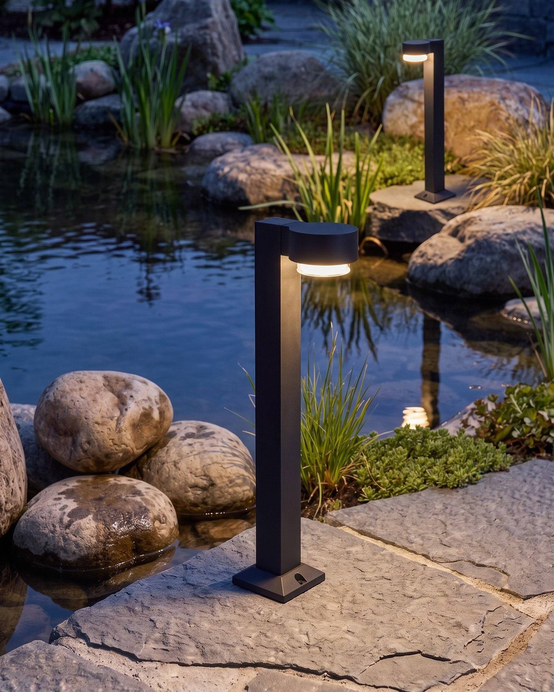 Beliani - Borne Lumineuse Aluminium Noir ANOIA - 10x16x60- Beliani - Image 1