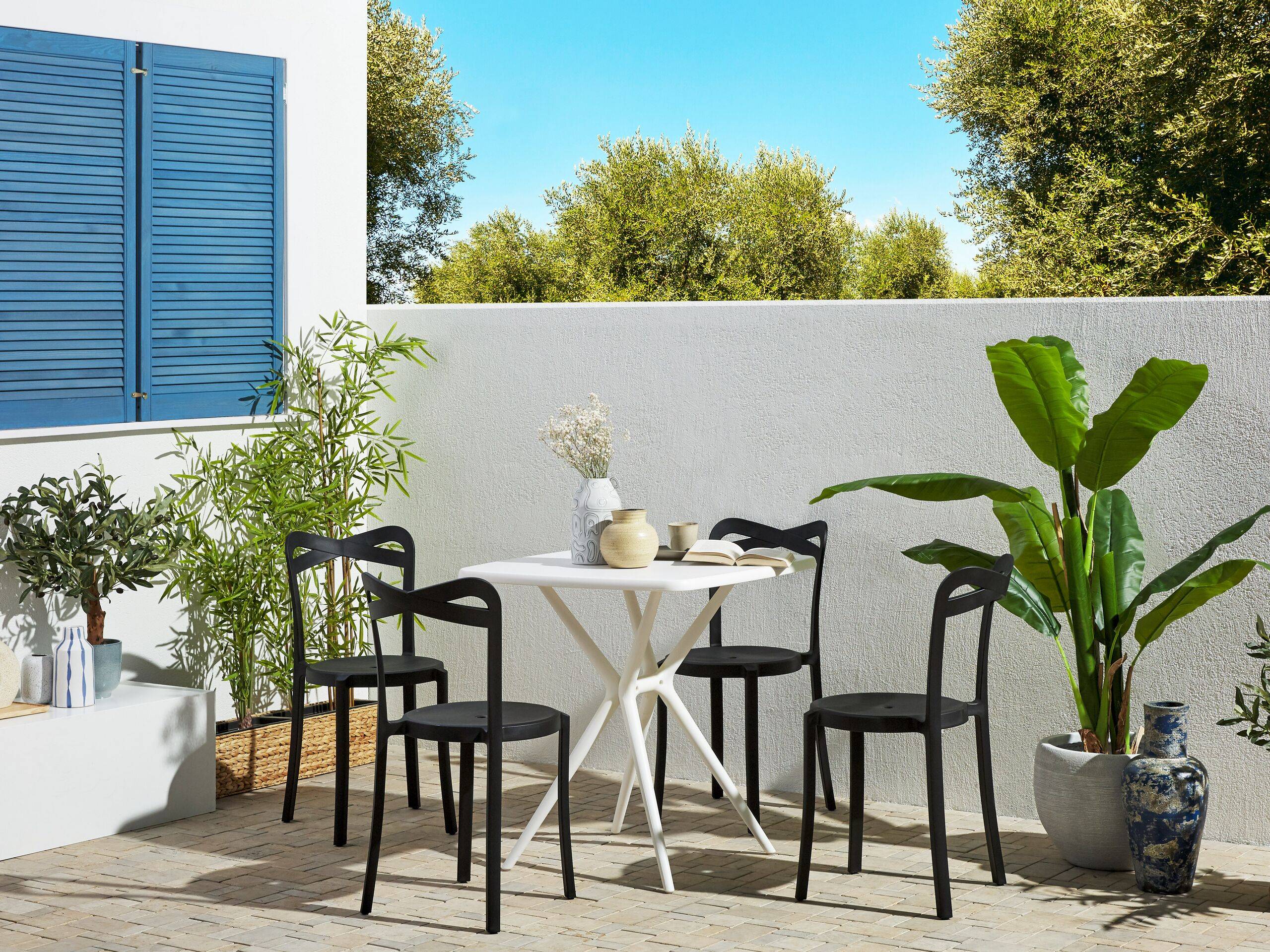 Beliani - Salon de Jardin Noir et Blanc Synthétique à Quatre Chaises Table Carrée Légère pour Extérieur Moderne - Imagen 2