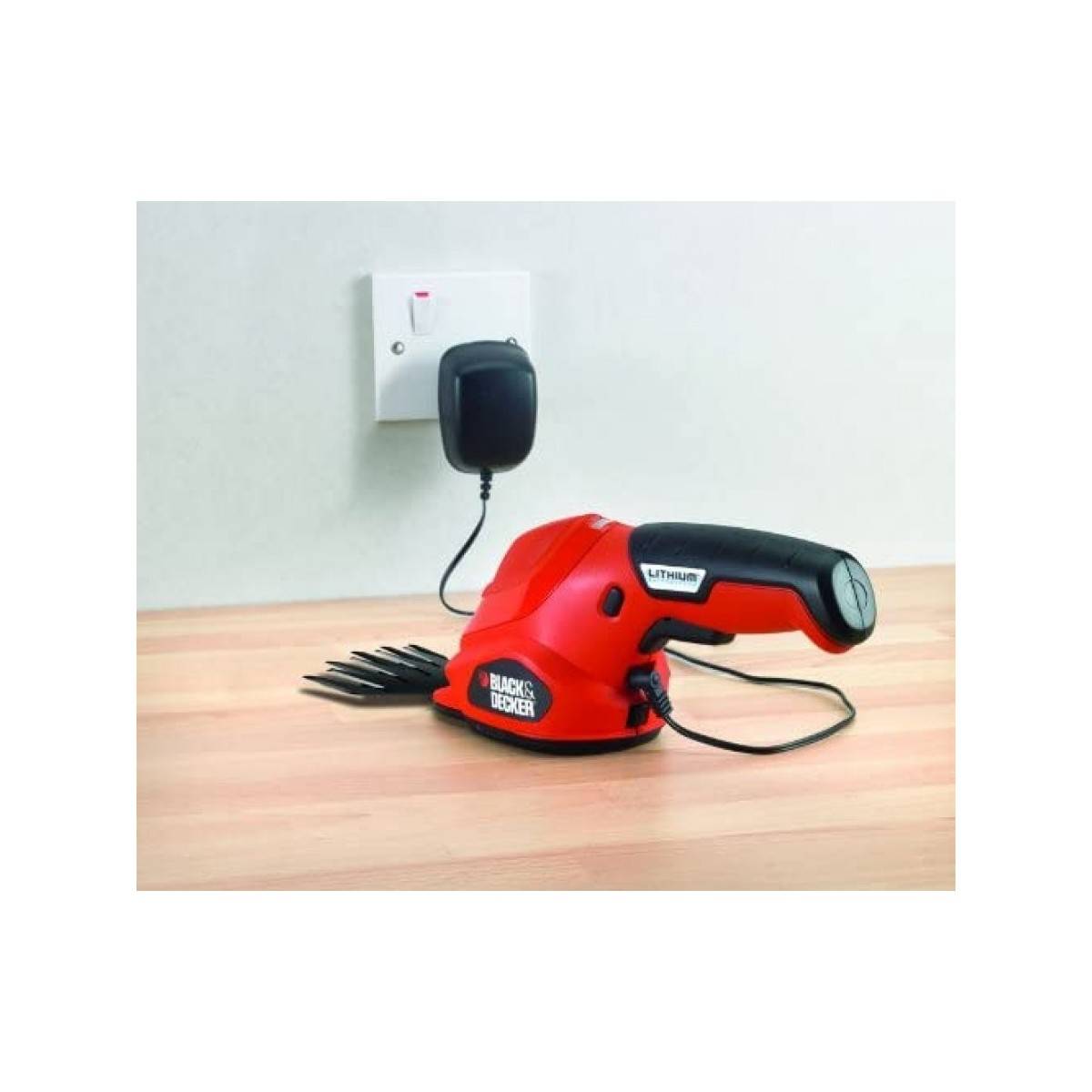 Black & Decker - Taille herbe Cisaillle sans fil 3.6V Batterie Lithium 1.1 Ah Black + Decker GSL 200 - Image 3