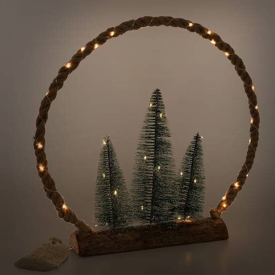 Ecd-Germany - Décoration lumineuse couronne en jute corde 45x45x9,5 cm 45 LEDs lumière blanche chaude à piles minuterie avec sapins et sac déco d'intérieur Noël - Image 5