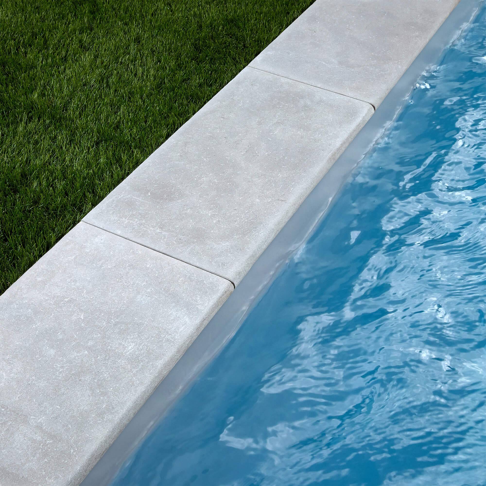 RO'MA Nature - KIT COMPLET - Margelles pour piscine 4x4m en Pierre Atlas Gris (avec colle, joint, hydrofuge ...) - RO'MA NATURE - Image 2