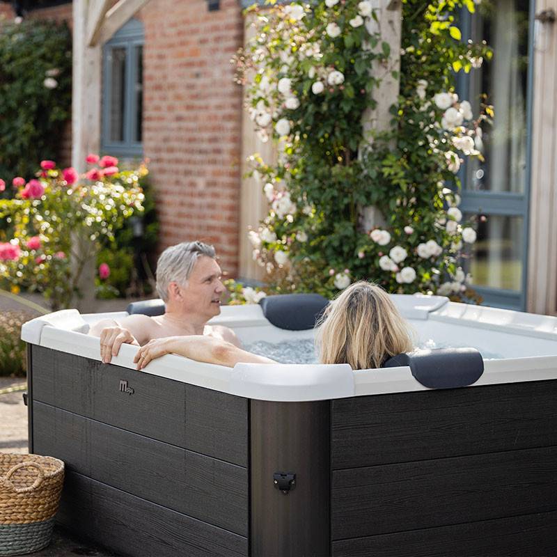 Spa rigide OSLO 6 personnes – 160×160×65 cm, 850 L, 120 jets + 8 hydrojets, LED, UV, Wi-Fi, Plug & Play – MSPA - Image 10