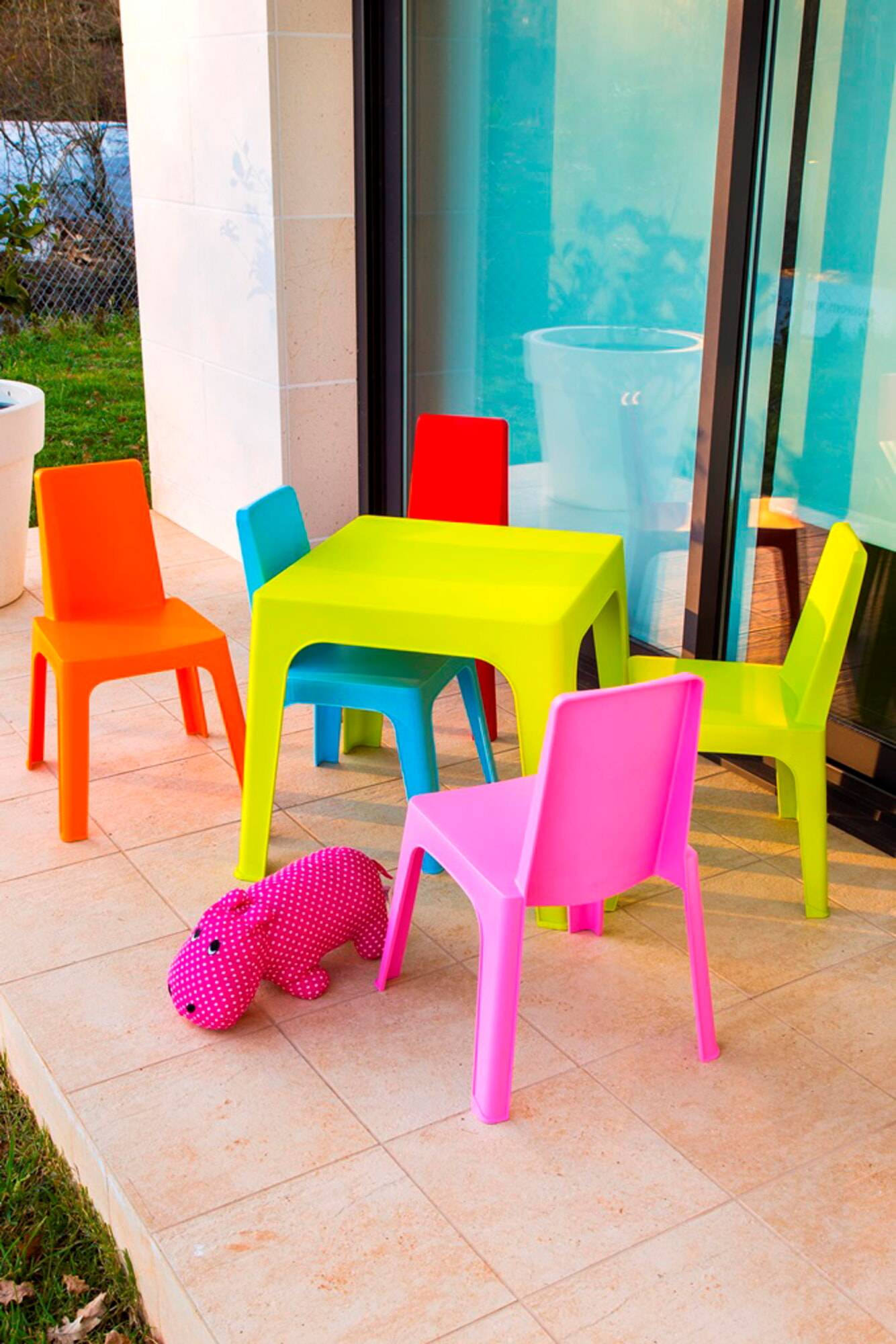 Set 2+1 chaises-table pour enfants intérieur, extérieur bleu ciel JULIETA garbar - Image 5