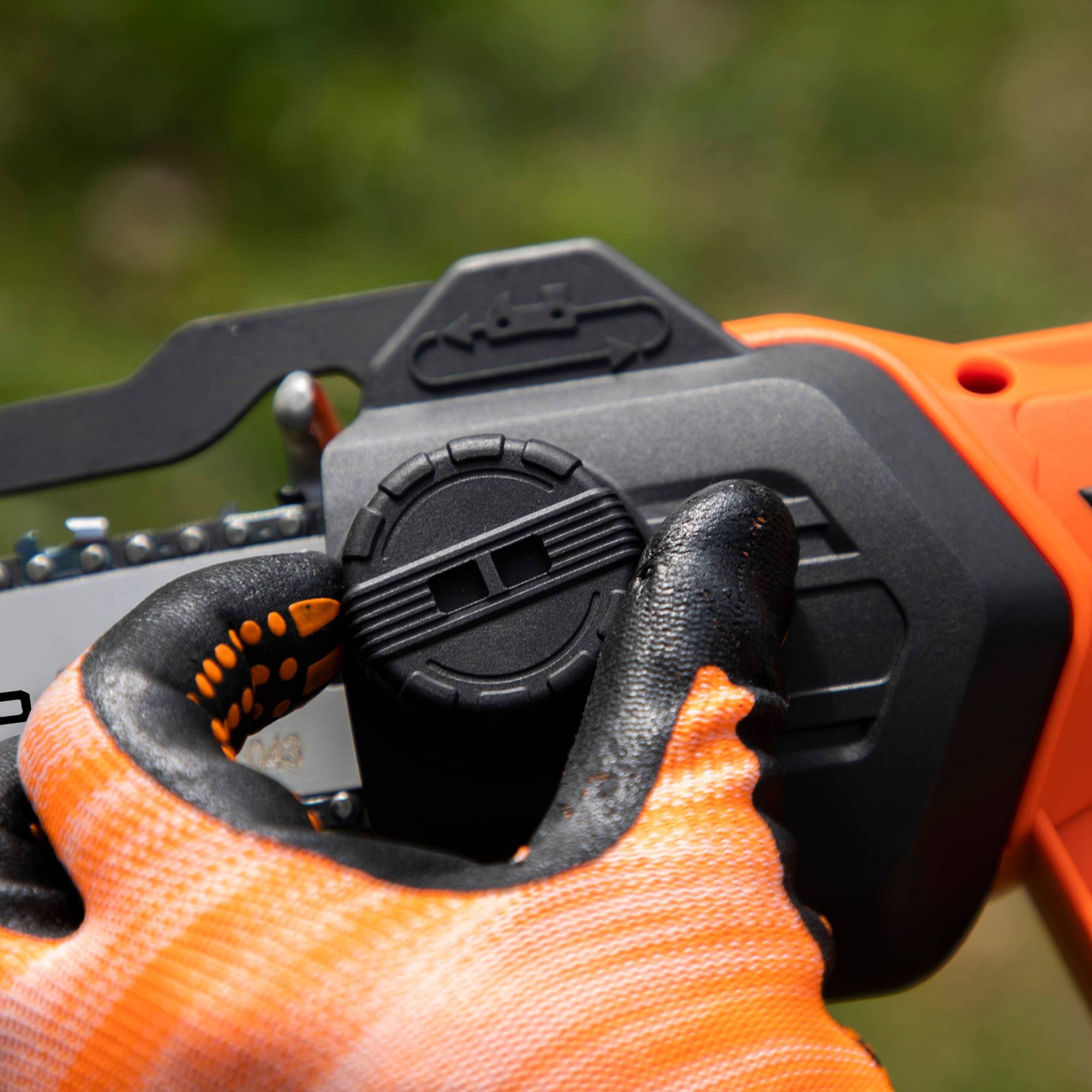 Mini tronçonneuse sans fil 20V avec guide chaine 13cm Yard Force LS C13 - Image 4
