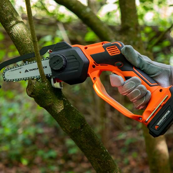 Mini tronçonneuse sans fil 20V avec guide chaine 13cm Yard Force LS C13 - Image 3