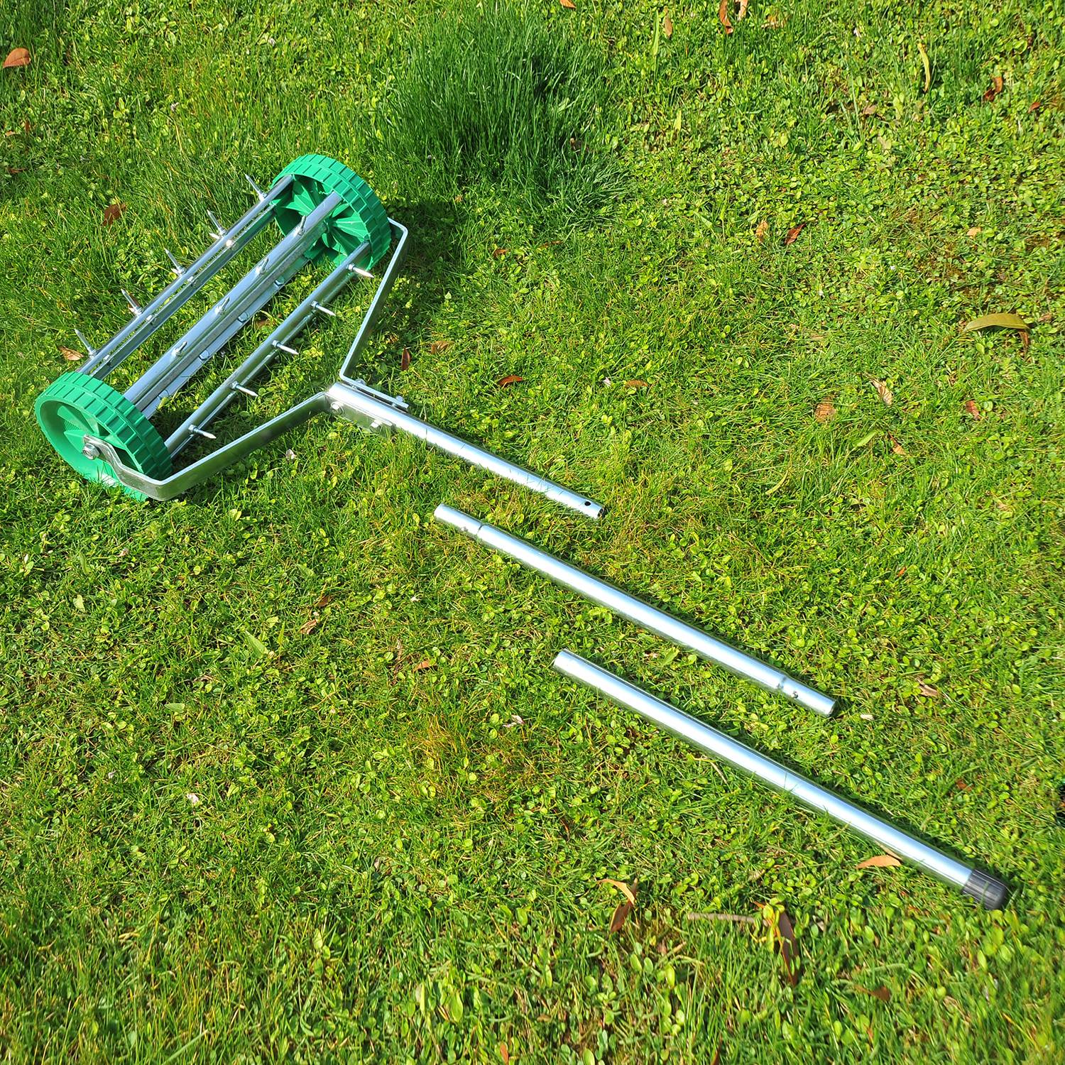 Outsunny - Rouleau aérateur pour pelouse 98x45x87 cm avec manche télescopique Vert - Outsunny - Image 3