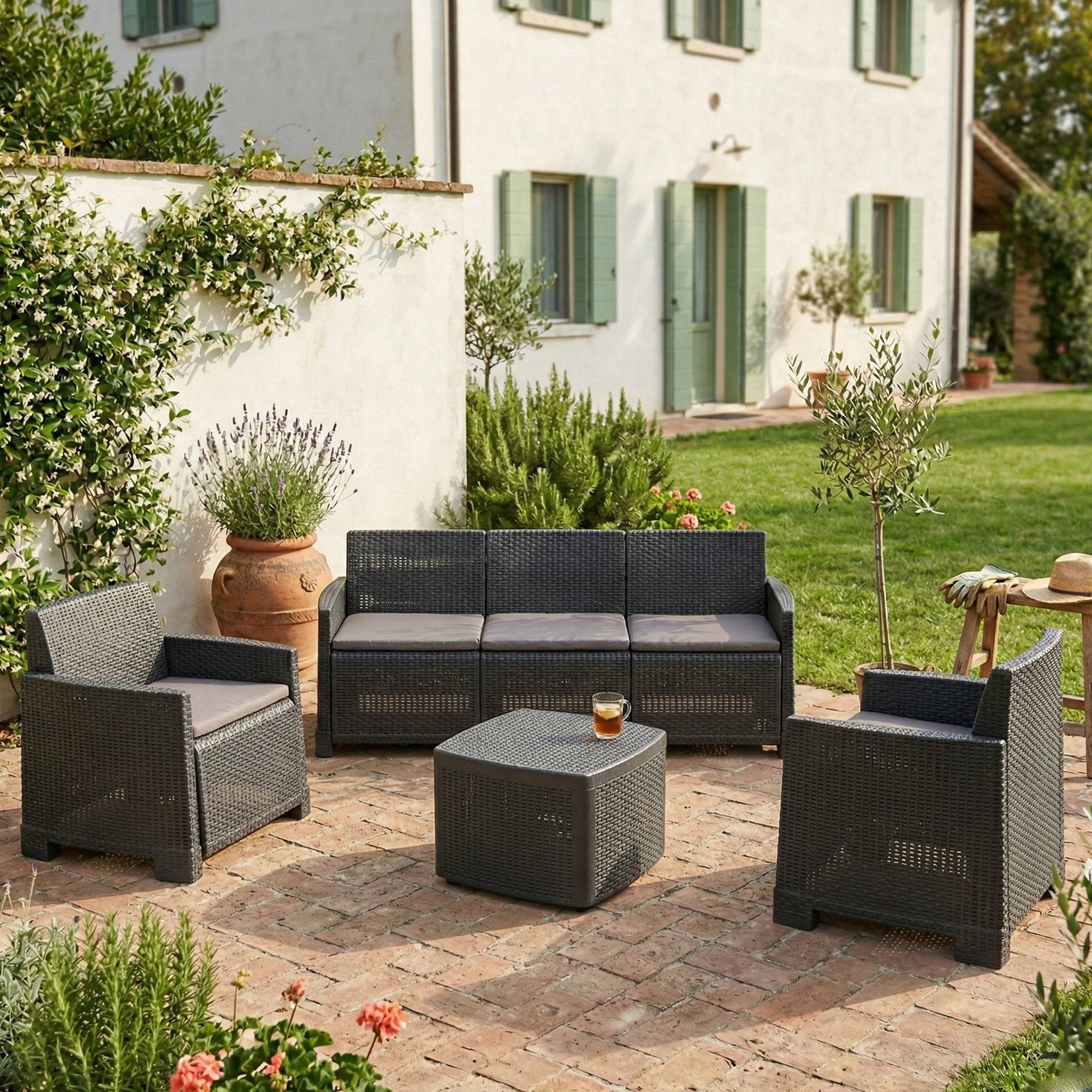 Dmora - Salon d'extérieur Alassio, Composition de jardin avec 2 fauteuils, 1 canapé et 1 table de rangement, Effet rotin avec coussins, Anthracite - Dmora - Imagen 2