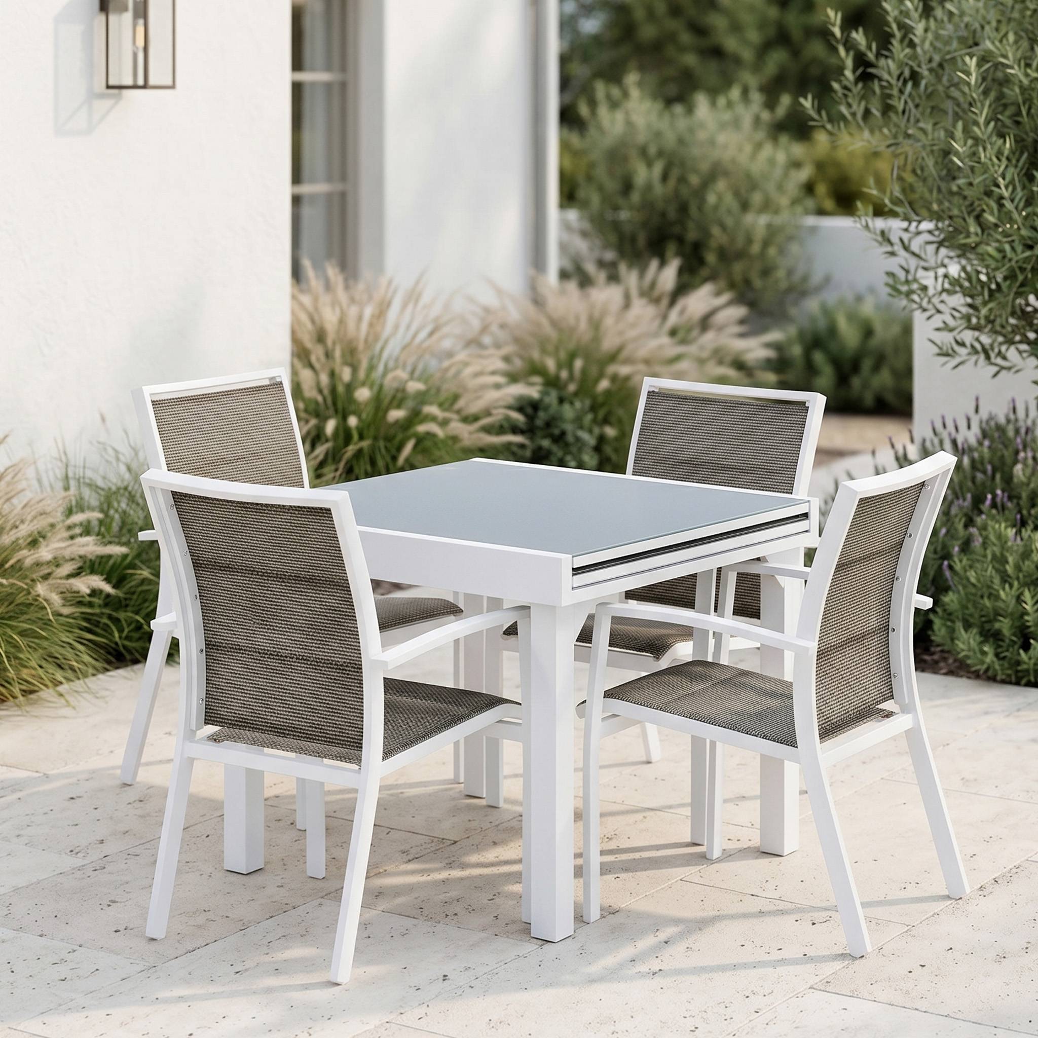 Wilsa Garden - Ensemble MODULO 4/8p en aluminium blanc et verre trempé gris perle avec 4 fauteuils en textilène - Imagen 1