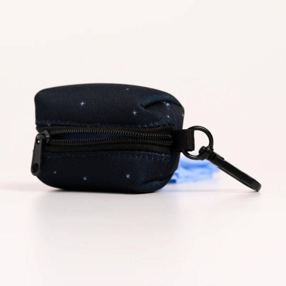 Distributeur de sacs à crottes (rouleau inclus) - Bleu Nuit  – On se la Pet - Image 2