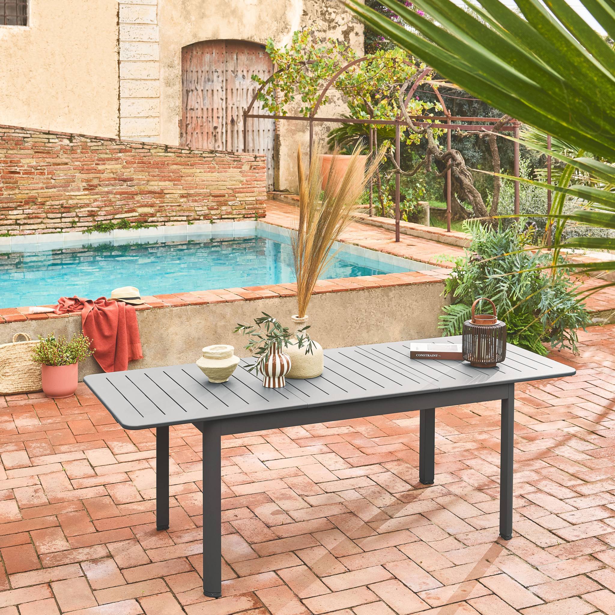 sweeek - Table de jardin anthracite SEATTLE extensible aluminium. 6 places. 155 / 218.5 x 89 x 75 cm | sweeek - Image 6
