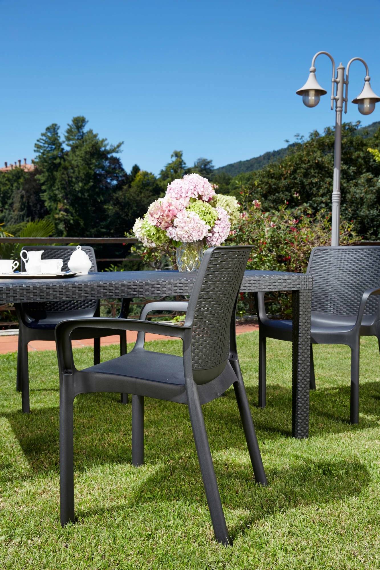 Dmora - Lot de 4 chaises d'extérieur Viterbo, Sièges de jardin, Chaise de table à manger, Fauteuil d'extérieur effet rotin, 54x60h82 cm, Anthracite - Dmora - Imagen 8