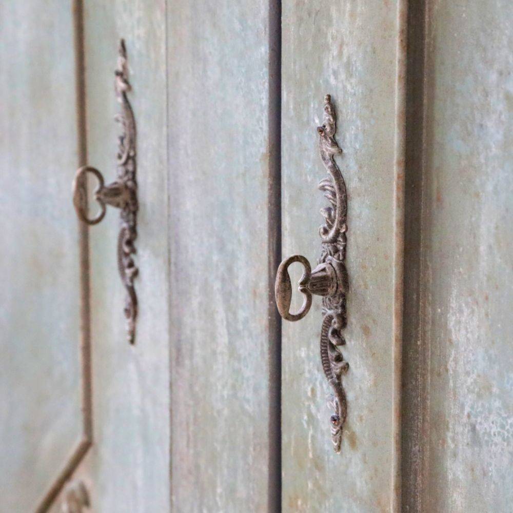 Chemin De Campagne - Buffet 2 portes en bois de pin bleu antique opale 142 x 43 x 104 cm Chemin de campagne - Imagen 4