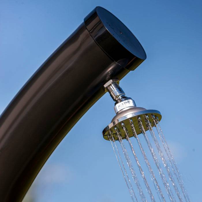 Gre Pools - Douche solaire courbée d'extérieur en PVC noir - 22 l - robinet réglable Gre Pools - Imagen 4