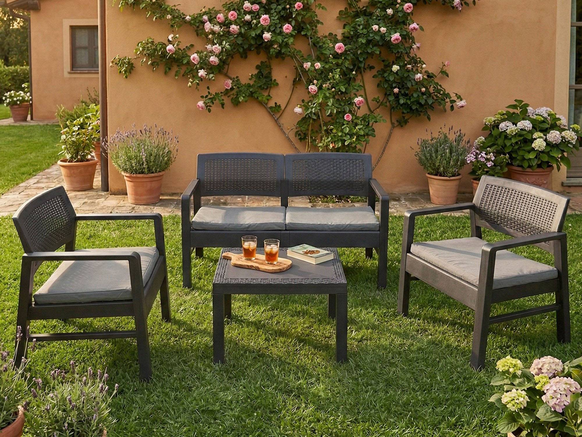 Dmora - Ensemble de salon d'extérieur Carpi, Composition de jardin avec 2 fauteuils, 1 canapé et 1 table, Salon effet rotin avec coussins, Anthracite - Dmora - Imagen 5