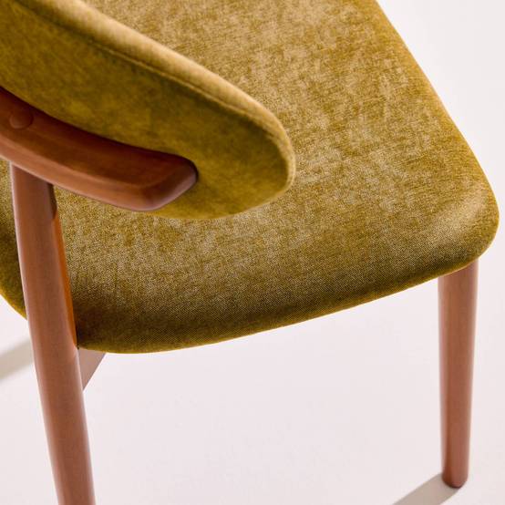 sweeek - Lot de 2 chaises bois d'hévéa noyer et tissu chenille moutarde - Paola | sweeek - Image 7