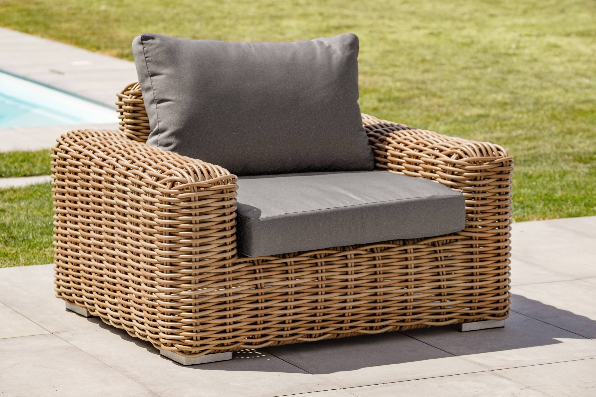 Fauteuil de jardin en résine tressée - Marron - BORABORA - Image 1