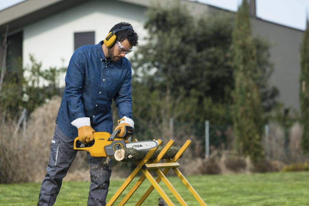 Stiga - Tronçonneuse CS 100e - Moteur 700 W, guide-chaîne 25 cm, largeur de coupe 160 mm, vitesse de chaîne 14,5 m/s, 3,7 kg, batterie et chargeur vendus - Image 9