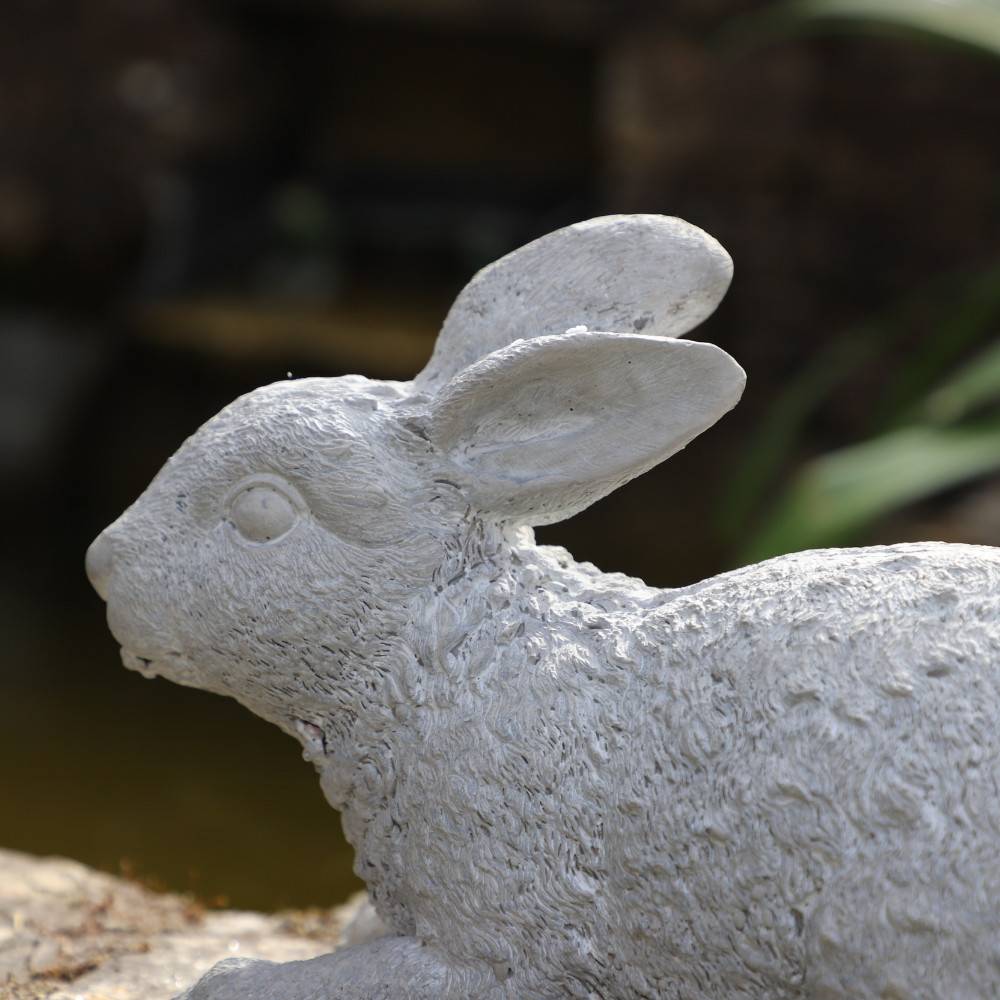 Lapin de jardin couché en béton gris 30 x 14 x 19 cm Chemin de campagne - Imagen 4