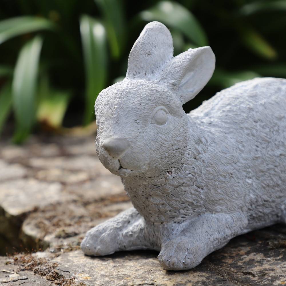 Lapin de jardin couché en béton gris 30 x 14 x 19 cm Chemin de campagne - Imagen 3