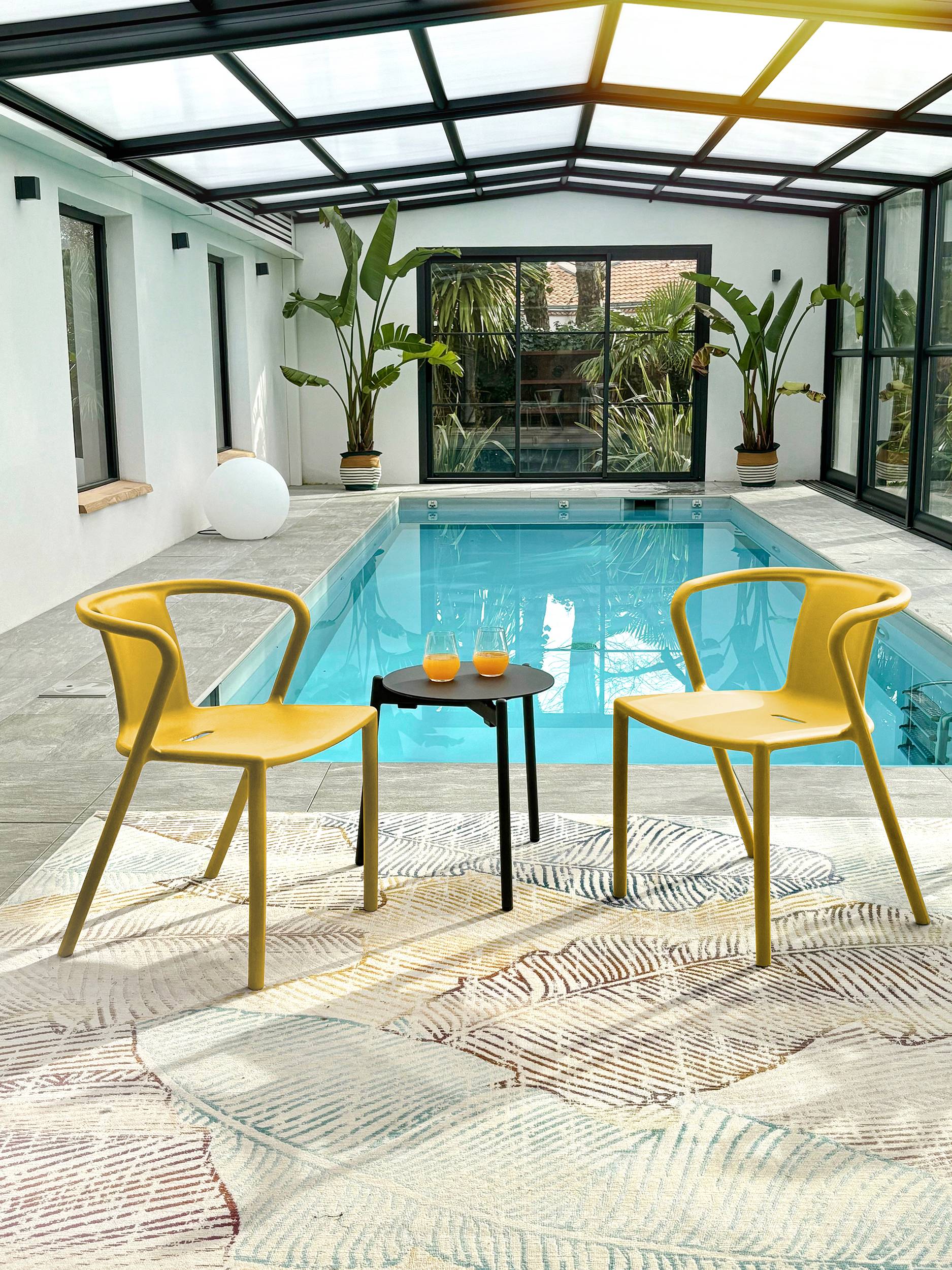 Lot de 2 fauteuils de jardin empilables en Polypropylène - Jaune moutarde - DIEGO - Image 1
